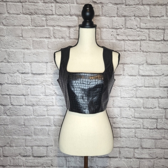 7 For All Mankind crop top black croc embossed vegan leather zipper back size S - Picture 2 of 12